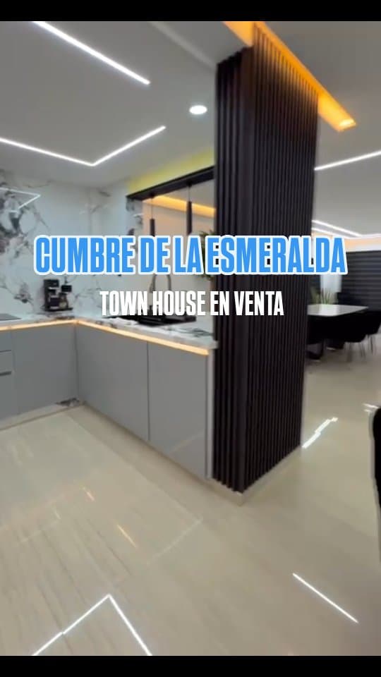 Townhouse Remodelado en Venta, Cumbres de La Esmeralda, San Diego