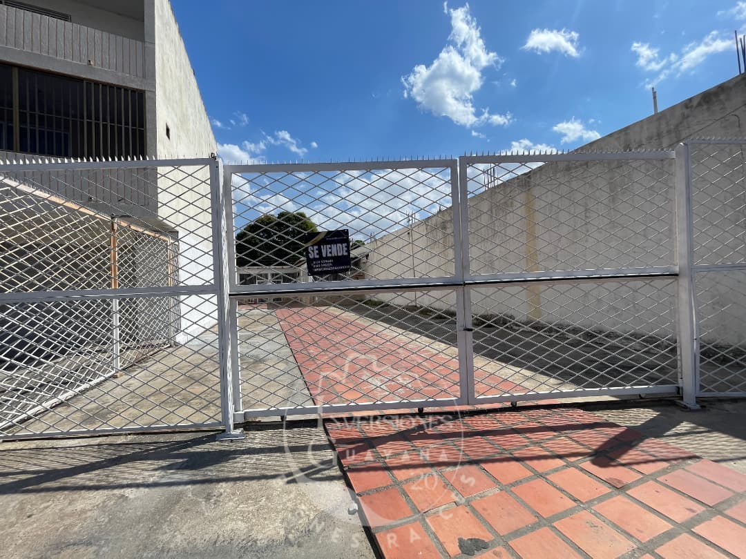 Locales con estacionamiento en venta, Calle Independencia - Imagen 1