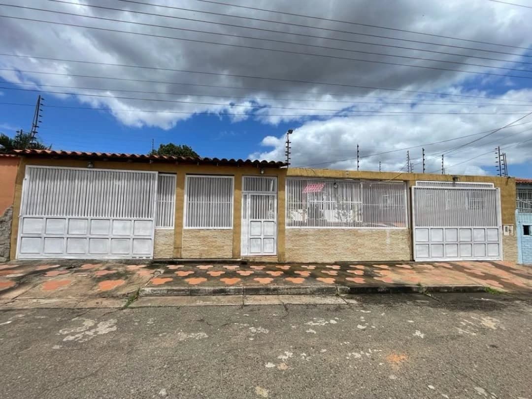 Casa quinta en venta, Urb. Los Pomelos, Ciudad Bolívar - Imagen 1