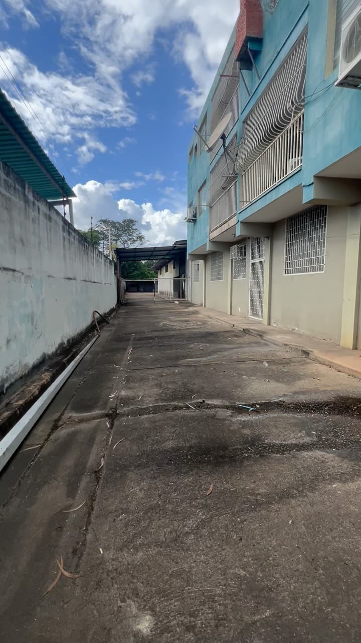 Alquiler de galpón en Av. República, Ciudad Bolívar - Imagen 1