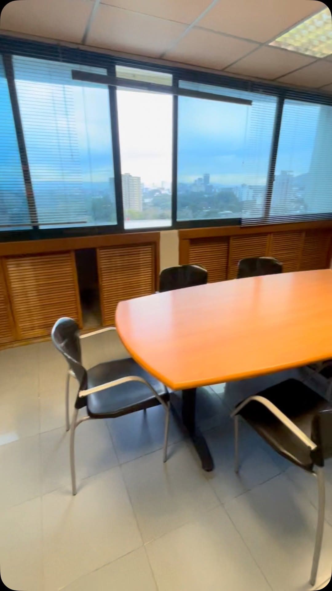 Oficina amoblada en venta, Torre Movilnet