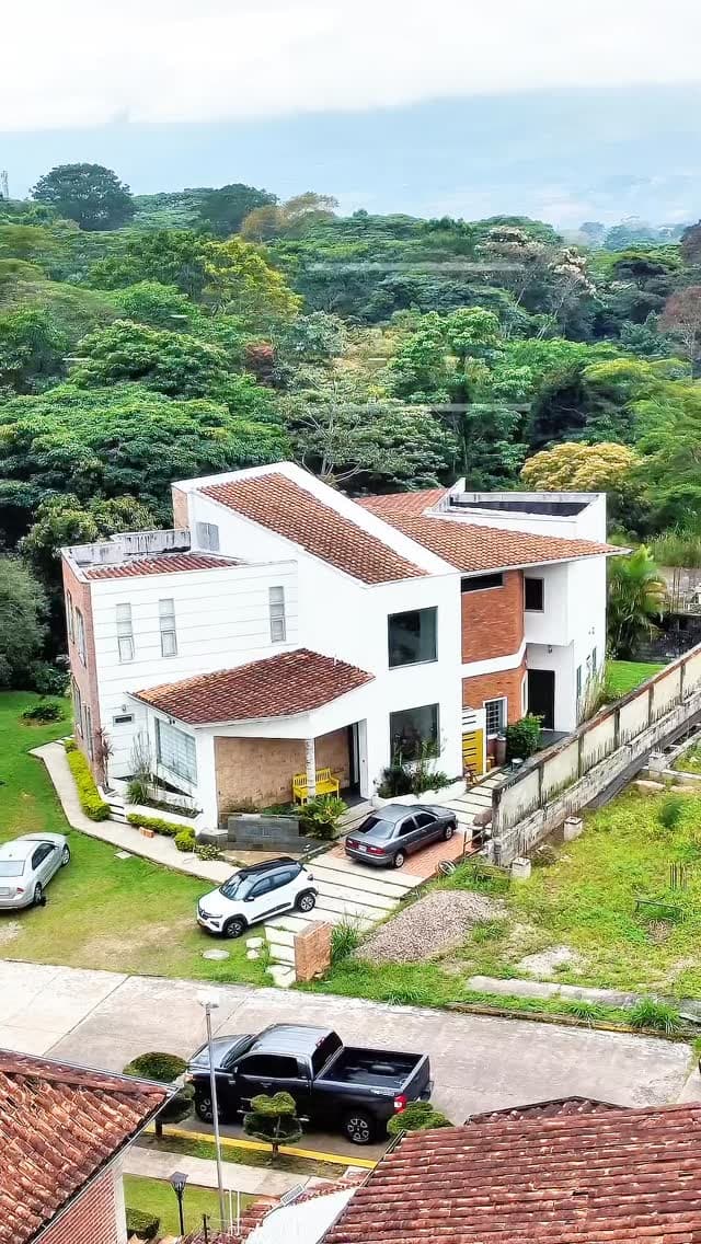 Elegante casa en venta en Urb. Remanso Ville, Polígono de Tiro - Imagen 1