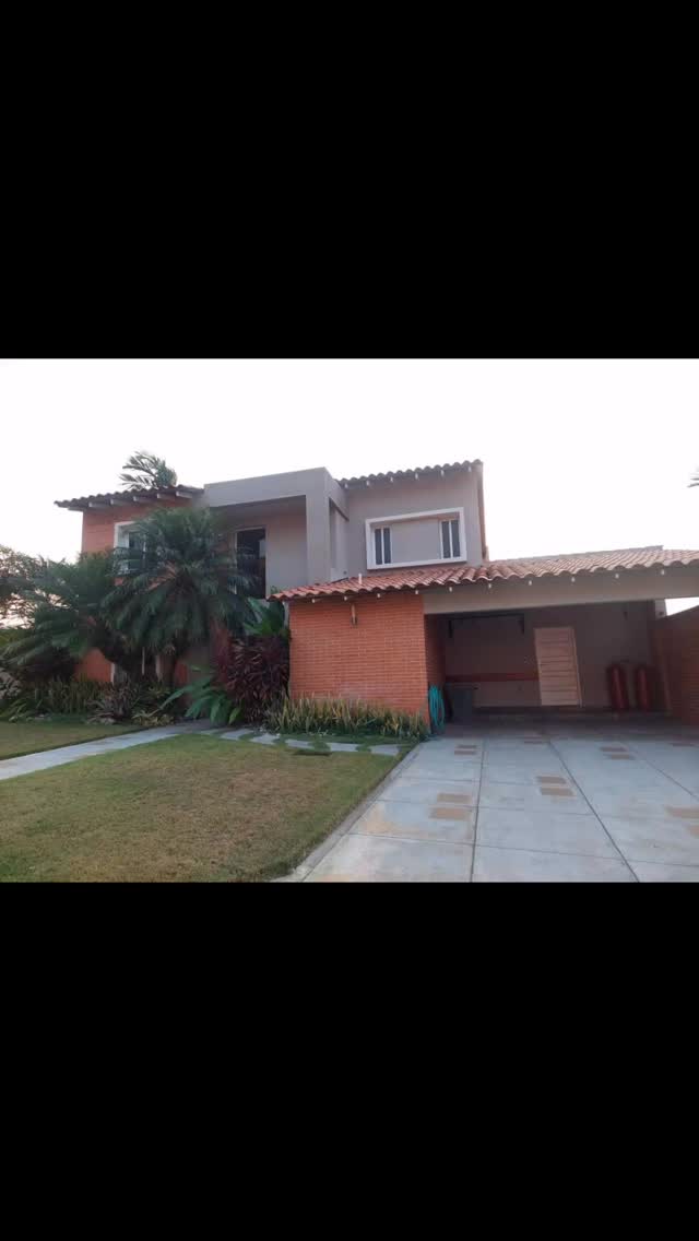 Casa de esquina con vista al dique en Lomas Del Country