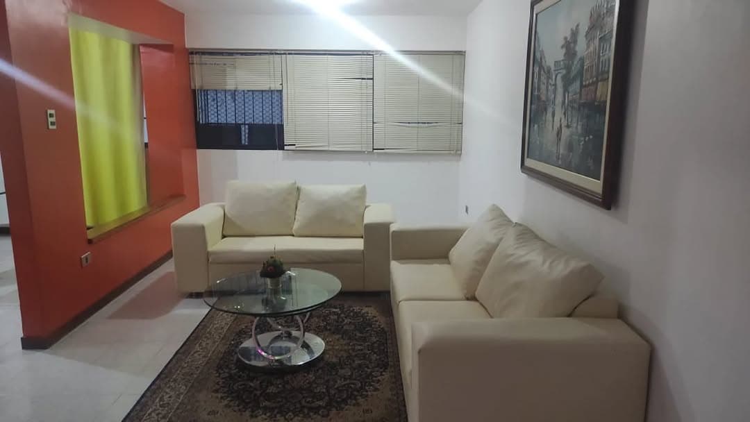 Apartamento semiamoblado en venta, Urb. Los Nísperos, Valencia