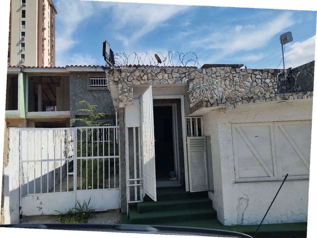 Casa comercial en venta, Urb. El Bosque, Av. Cuatricentenaria - Imagen 1