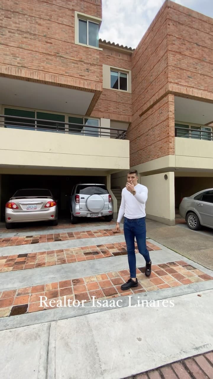 Townhouse en Venta/Alquiler en Altos de Guataparo, Res. Vistalago