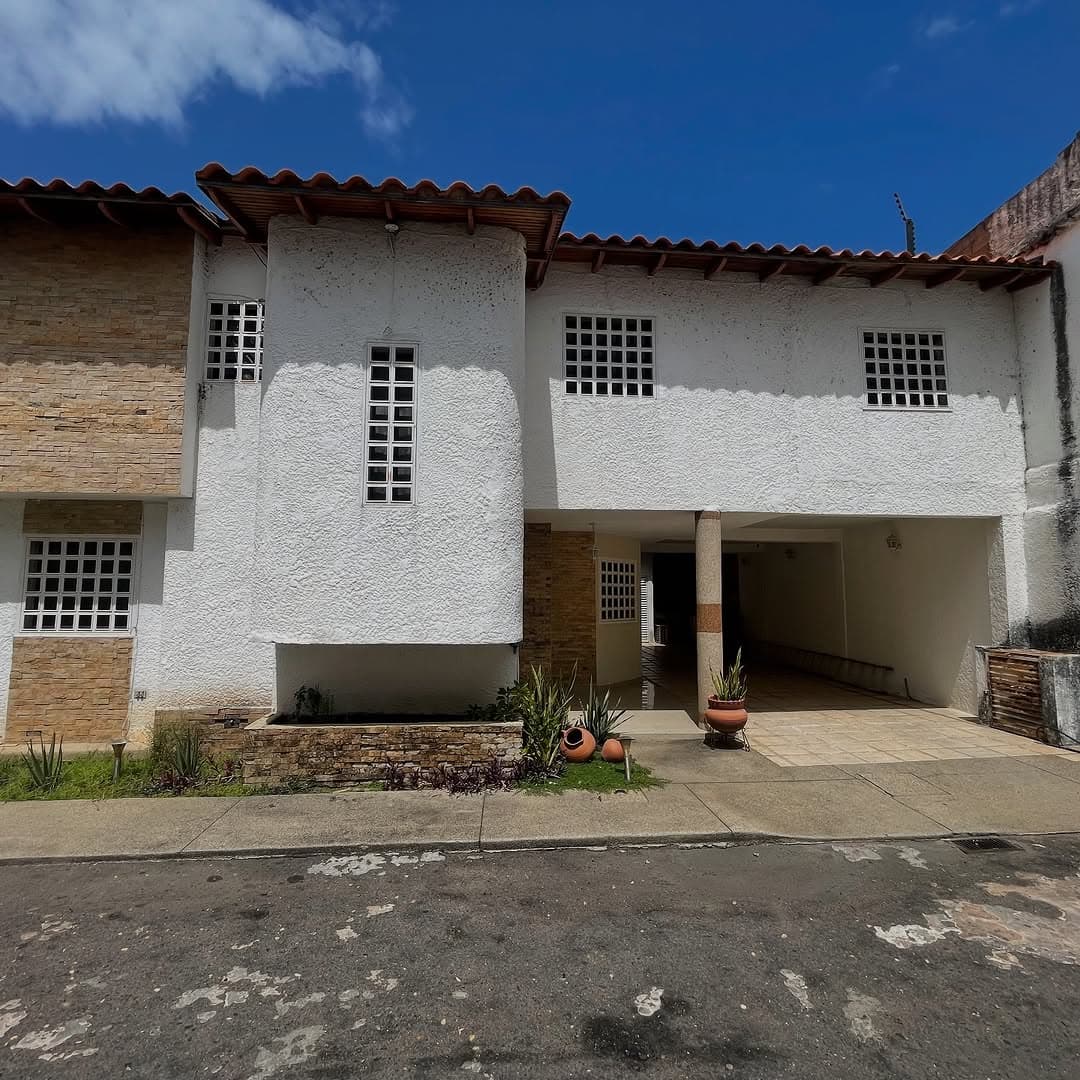 Townhouse en venta, Urb. Doral Sur, detrás del Bco Provincial - Imagen 1